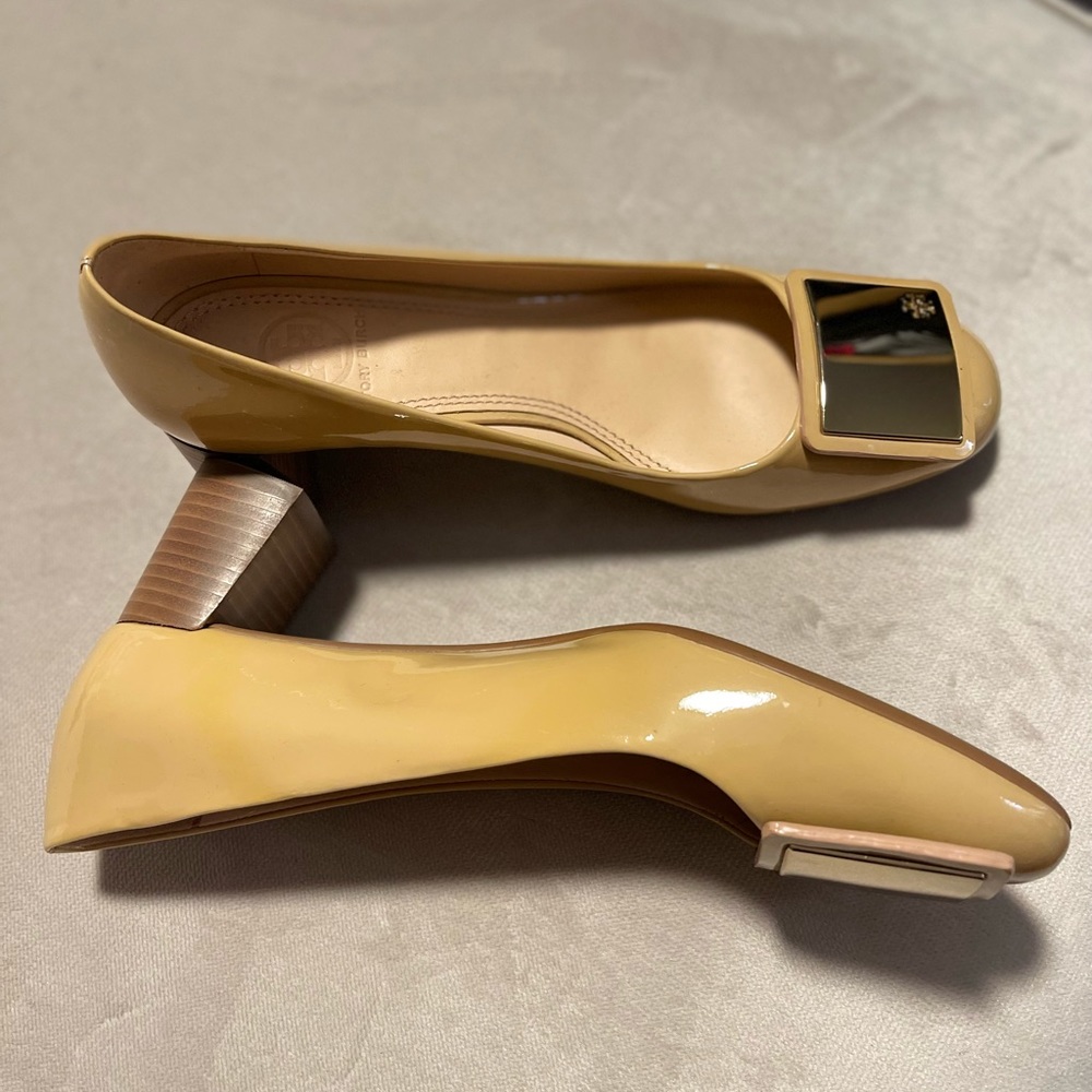 Tory Burch block heel pump with mirror square logo plate.  Patent leather!